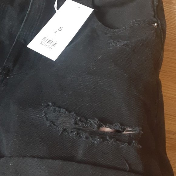 Black high rise shorts - Picture 3 of 4